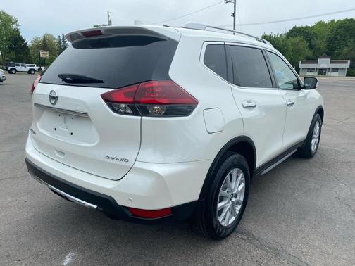 Pearl White Tricoat 2020 Nissan Rogue SV