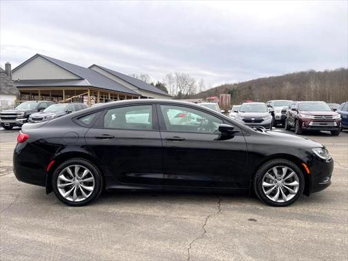 Black Clearcoat 2016 Chrysler 200 S