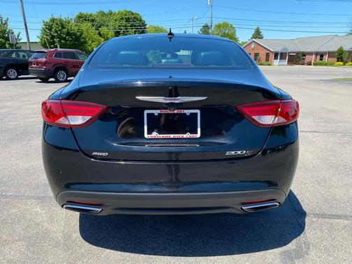 Black Clearcoat 2016 Chrysler 200 S