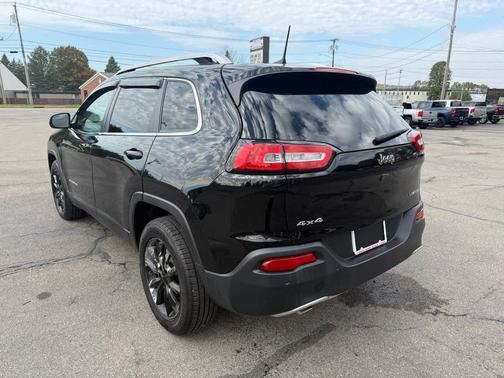 Diamond Black Crystal Pearlcoat 2018 Jeep Cherokee Limited
