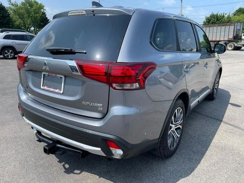 Mercury Gray Metallic 2017 Mitsubishi Outlander SE S-AWC