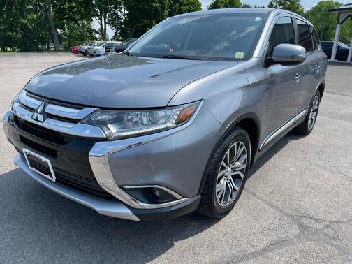 Mercury Gray Metallic 2017 Mitsubishi Outlander SE S-AWC