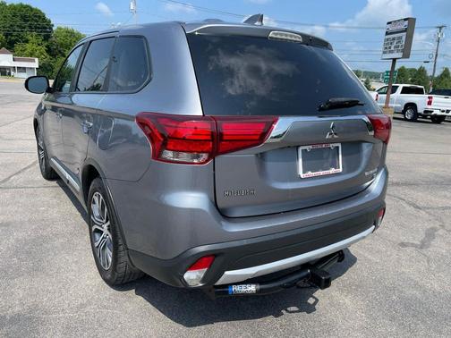 Mercury Gray Metallic 2017 Mitsubishi Outlander SE S-AWC