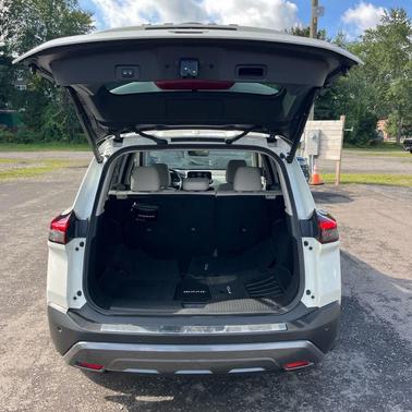 Pearl White Tricoat 2023 Nissan Rogue SL