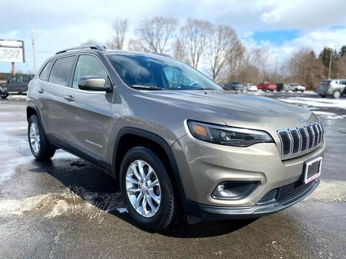 Light Brownstone Pearlcoat 2019 Jeep Cherokee Latitude