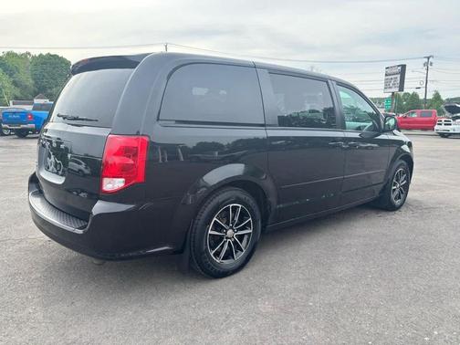 Brilliant Black Crystal Pearlcoat 2014 Dodge Grand Caravan AVP/SE