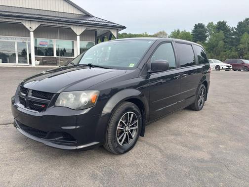 Brilliant Black Crystal Pearlcoat 2014 Dodge Grand Caravan AVP/SE