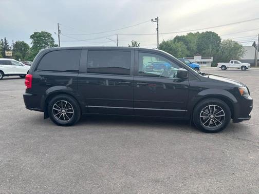 Brilliant Black Crystal Pearlcoat 2014 Dodge Grand Caravan AVP/SE
