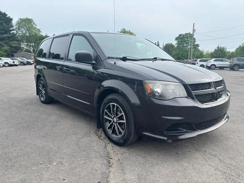 Brilliant Black Crystal Pearlcoat 2014 Dodge Grand Caravan AVP/SE