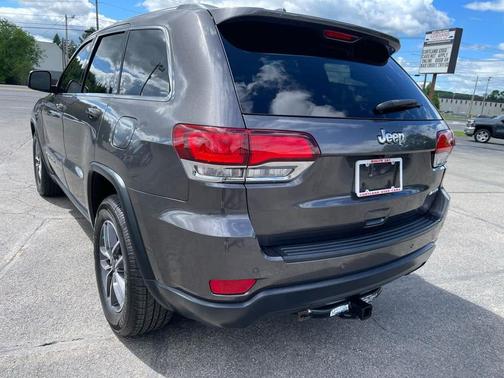 Granite Crystal Metallic Clearcoat 2020 Jeep Grand Cherokee Laredo