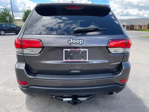Granite Crystal Metallic Clearcoat 2020 Jeep Grand Cherokee Laredo