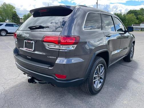 Granite Crystal Metallic Clearcoat 2020 Jeep Grand Cherokee Laredo