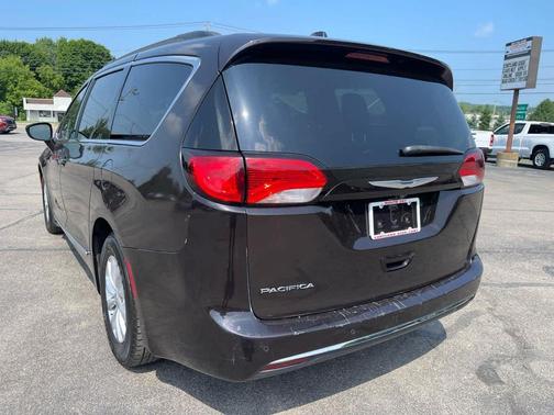Dark Cordovan Pearlcoat 2017 Chrysler Pacifica Touring-L
