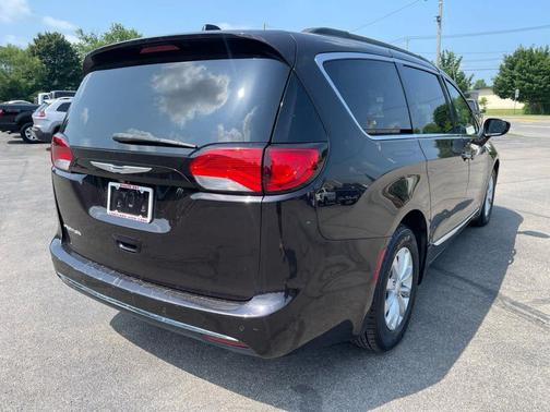 Dark Cordovan Pearlcoat 2017 Chrysler Pacifica Touring-L