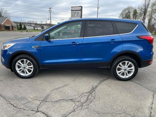 Lightning Blue 2019 Ford Escape SE