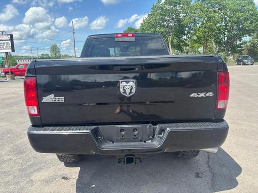 Brilliant Black Crystal Pearlcoat 2017 RAM 2500 Big Horn Crew Cab 4x4 6'4' Box