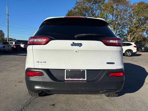 Bright White Clearcoat 2017 Jeep Cherokee Latitude