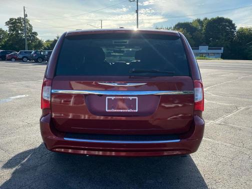 Brilliant Black Crystal Pearlcoat 2013 Chrysler Town & Country Touring