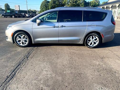 2020 Chrysler Pacifica Touring L