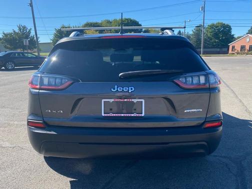 Granite Crystal Metallic Clearcoat 2019 Jeep Cherokee Latitude Plus