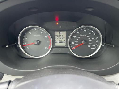 Crystal White Pearl 2018 Subaru Forester 2.5i