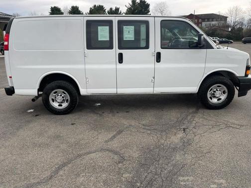 Summit White 2019 Chevrolet Express 2500 Work Van