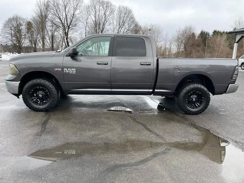 2019 RAM 1500 SLT