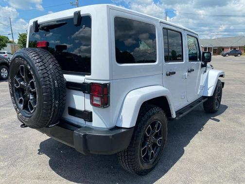 Bright White Clearcoat 2017 Jeep Wrangler Unlimited Smoky Mountain