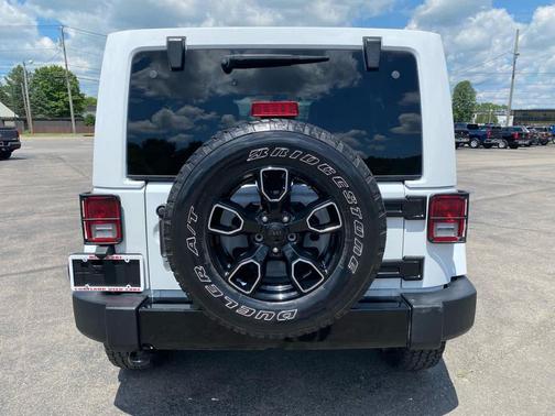Bright White Clearcoat 2017 Jeep Wrangler Unlimited Smoky Mountain