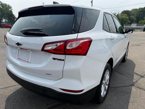 Summit White 2019 Chevrolet Equinox LS
