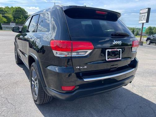 Diamond Black Crystal Pearlcoat 2017 Jeep Grand Cherokee Limited
