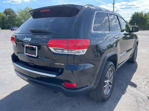 Diamond Black Crystal Pearlcoat 2017 Jeep Grand Cherokee Limited