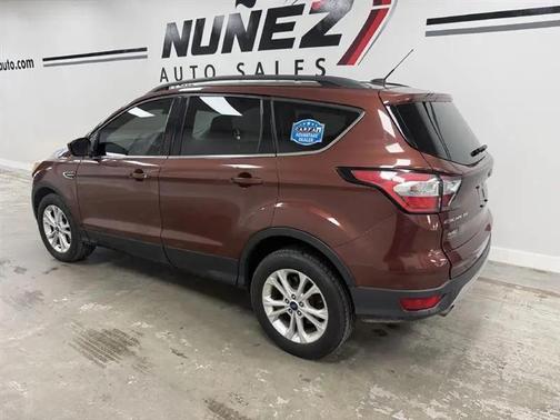 RED 2018 Ford Escape SE