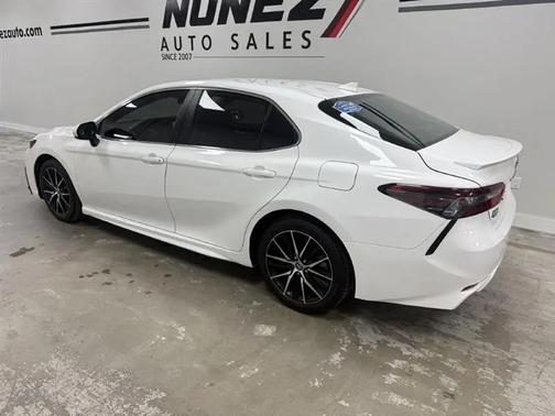 Super White 2021 Toyota Camry SE