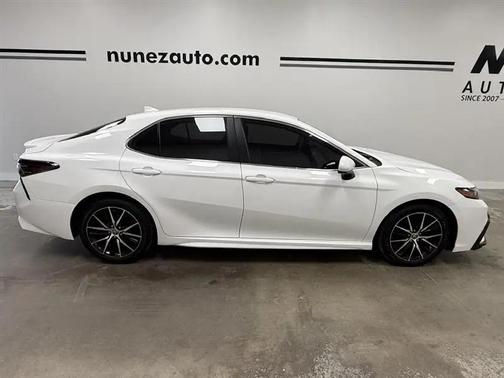 Super White 2021 Toyota Camry SE