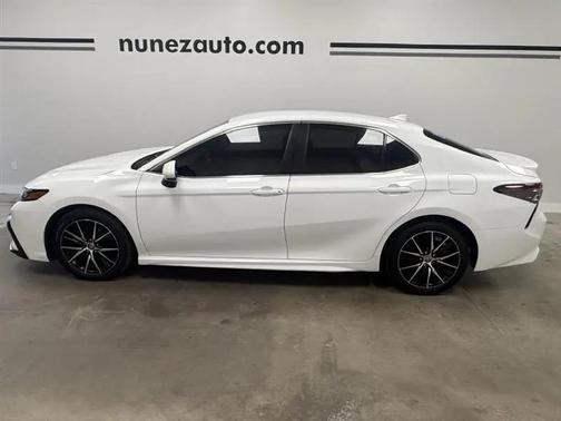 Super White 2021 Toyota Camry SE