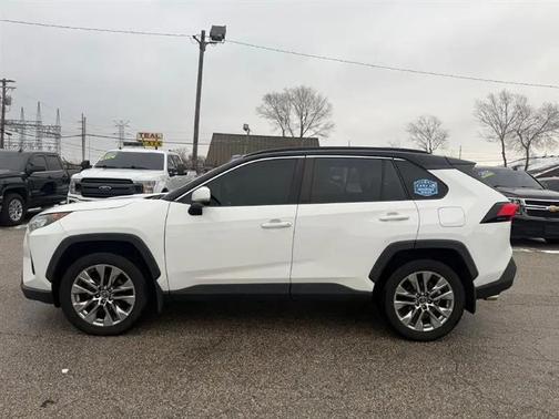 Super White 2019 Toyota RAV4 LE
