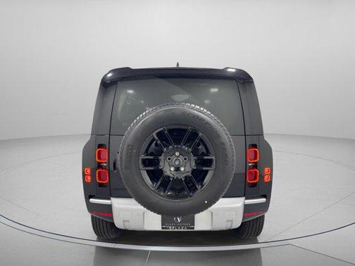 2025 Land Rover Defender 110 P300