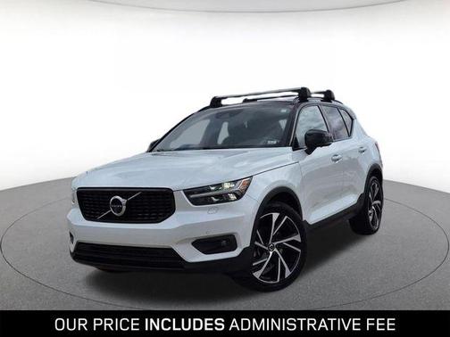 Crystal White Metallic 2020 Volvo XC40 T5 R-Design