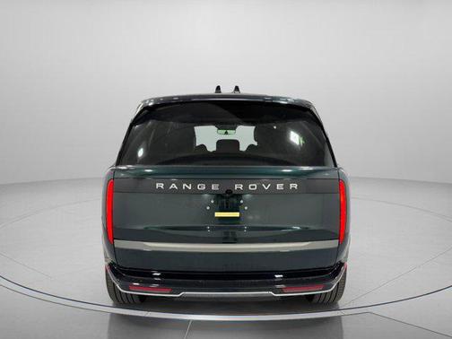 2026 Land Rover Range Rover P530 SE