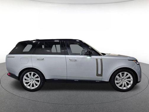 Hakuba Silver Metallic 2023 Land Rover Range Rover P400 SE
