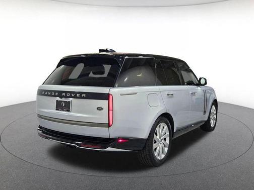 Hakuba Silver Metallic 2023 Land Rover Range Rover P400 SE