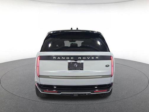 Hakuba Silver Metallic 2023 Land Rover Range Rover P400 SE