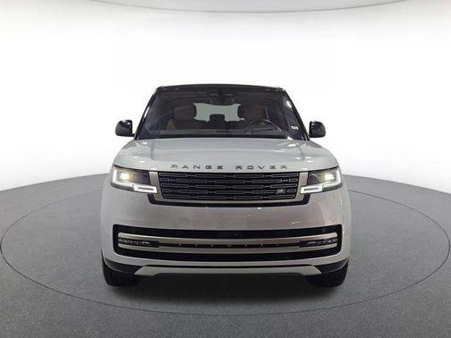 Hakuba Silver Metallic 2023 Land Rover Range Rover P400 SE