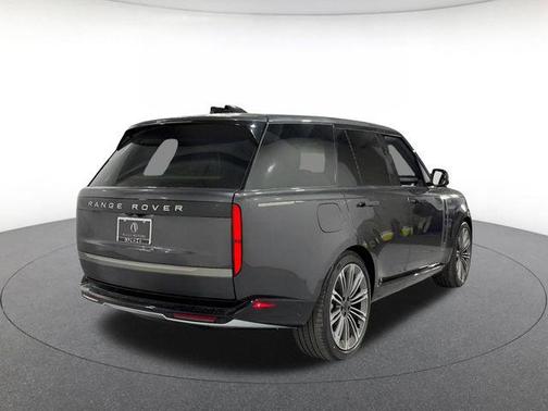 Carpathian Grey Premium Metallic 2026 Land Rover Range Rover P400 SE