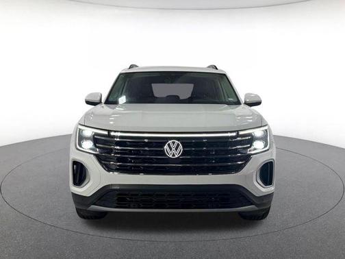 Pure White 2025 Volkswagen Atlas 2.0T SE w/Technology 4MOTION
