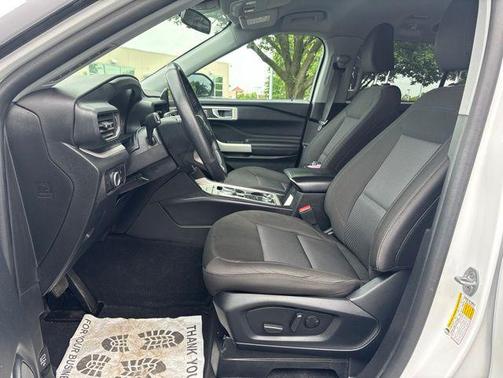 Oxford White 2023 Ford Explorer XLT