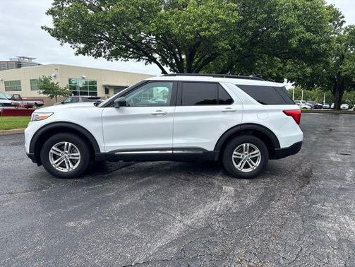 Oxford White 2023 Ford Explorer XLT