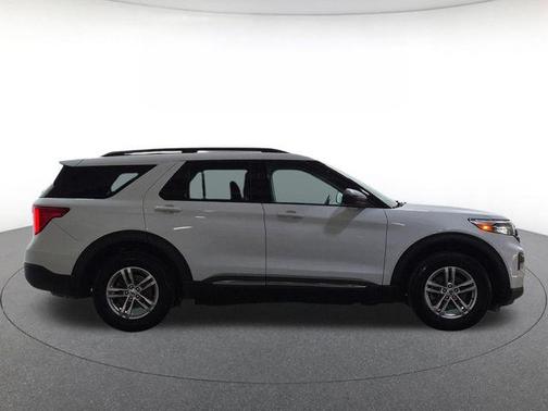 Oxford White 2023 Ford Explorer XLT