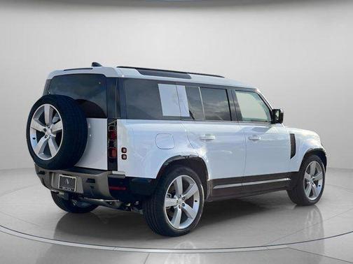 Fuji White 2025 Land Rover Defender 110 P400 X-Dynamic SE